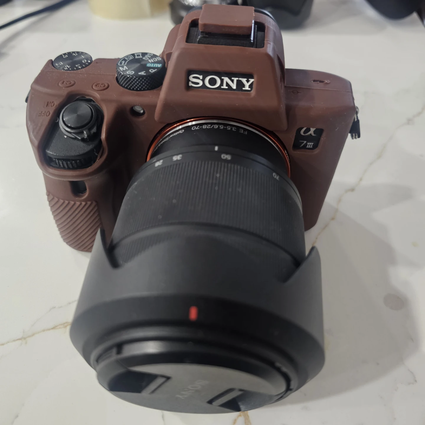 Sony FE 3.5-5.6/28-70 OSS Lens - photo 5