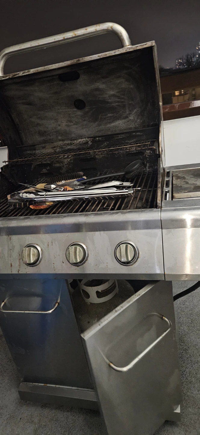 Master Forge 4-Burner BBQ Grill $100 - photo 2
