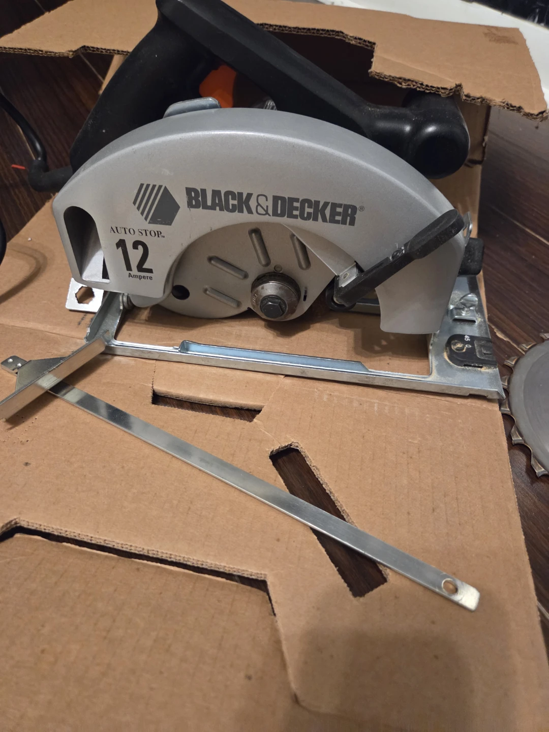 Black & Decker Auto Stop 12 Amp Circular Saw - photo 2