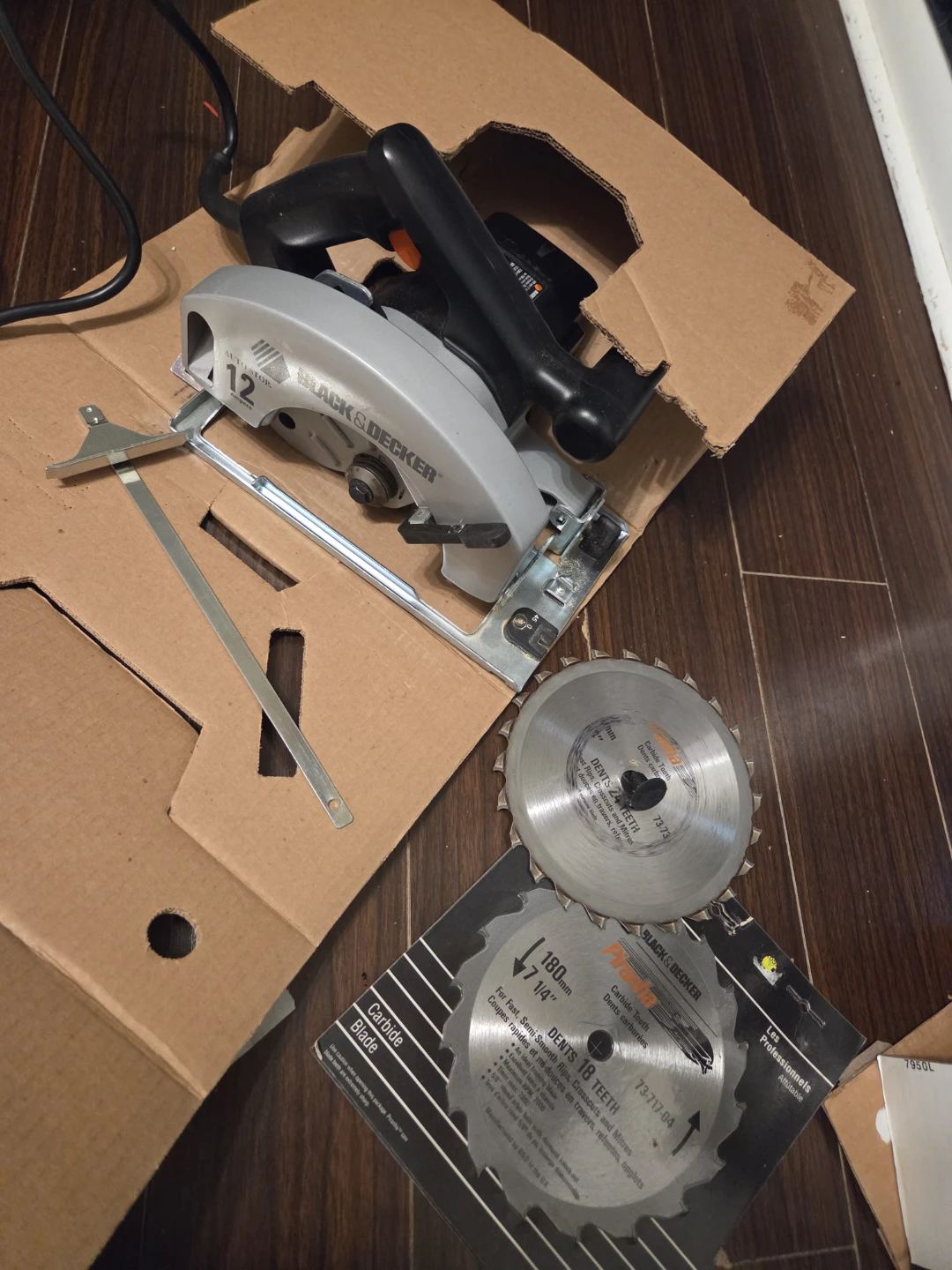 Black & Decker Auto Stop 12 Amp Circular Saw - photo 3