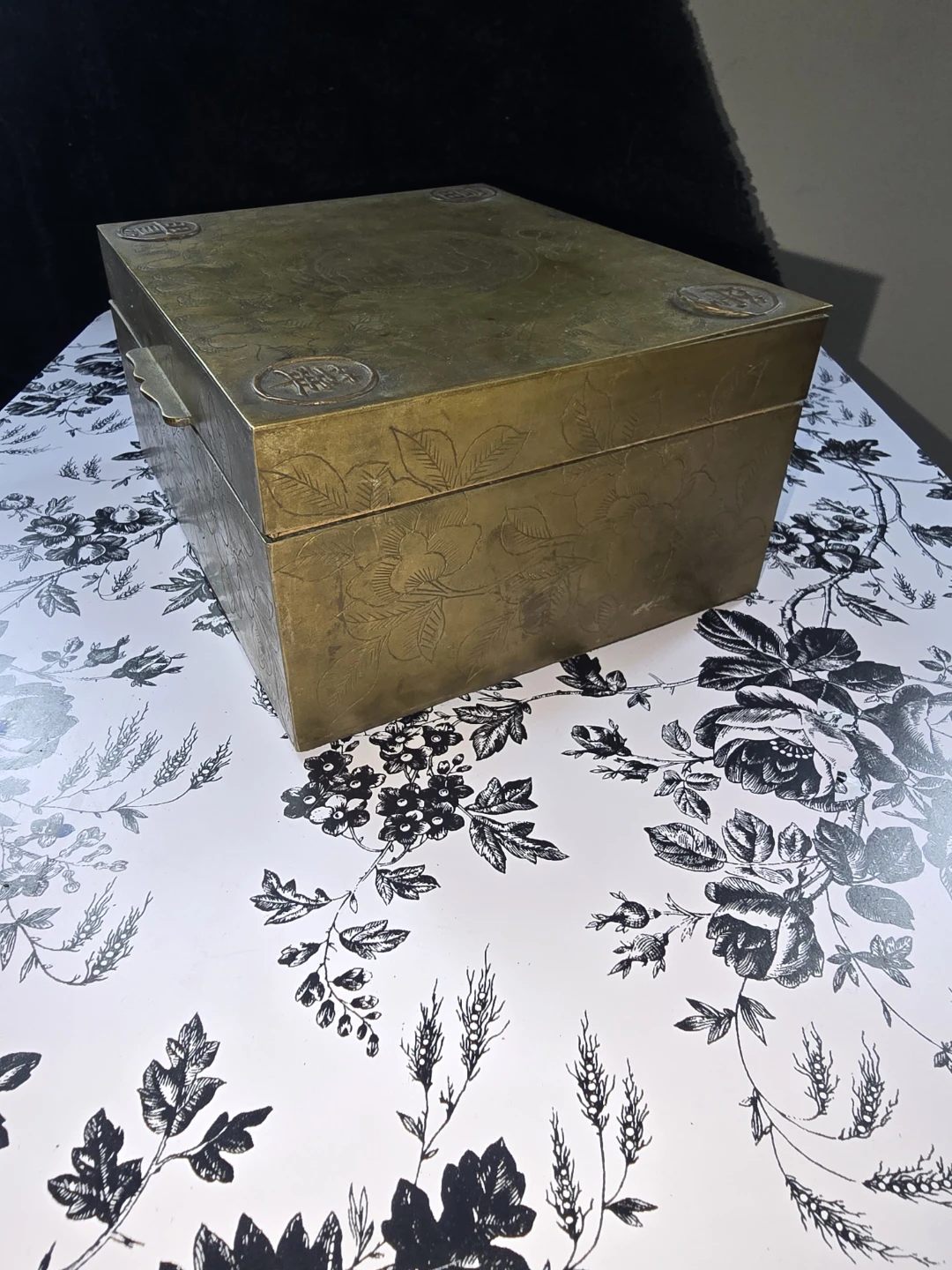 Vintage Brass Chinese Engraved Symbols Decorative Storage Box - photo 4
