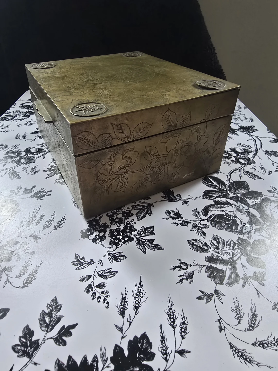 Vintage Brass Chinese Engraved Symbols Decorative Storage Box - photo 5