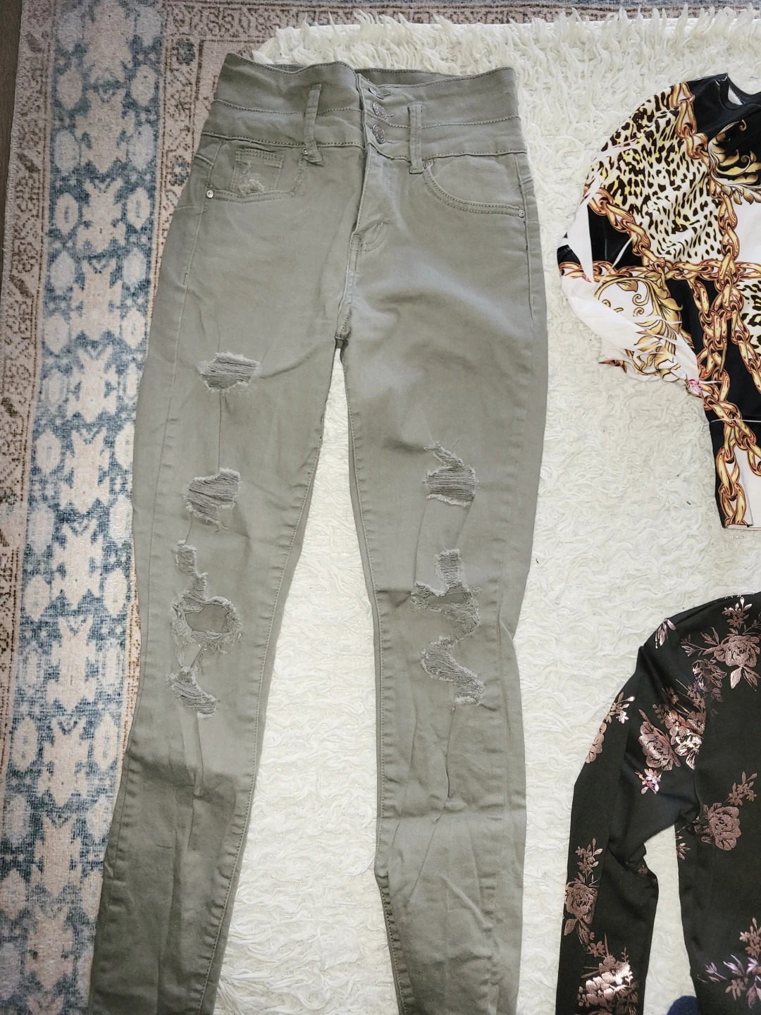$10.00 FOR ALL!! Distressed olive jeans and 2 tops - photo 2