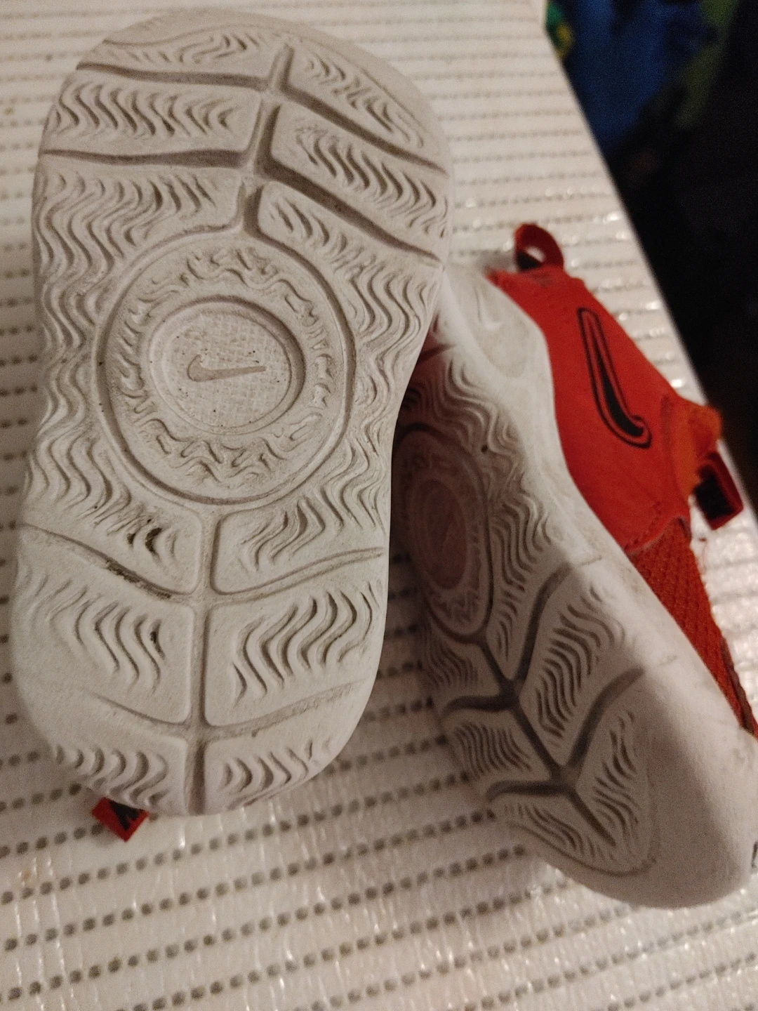 Nike Toddler Red Slip-On Shoes size 6.5 - photo 4
