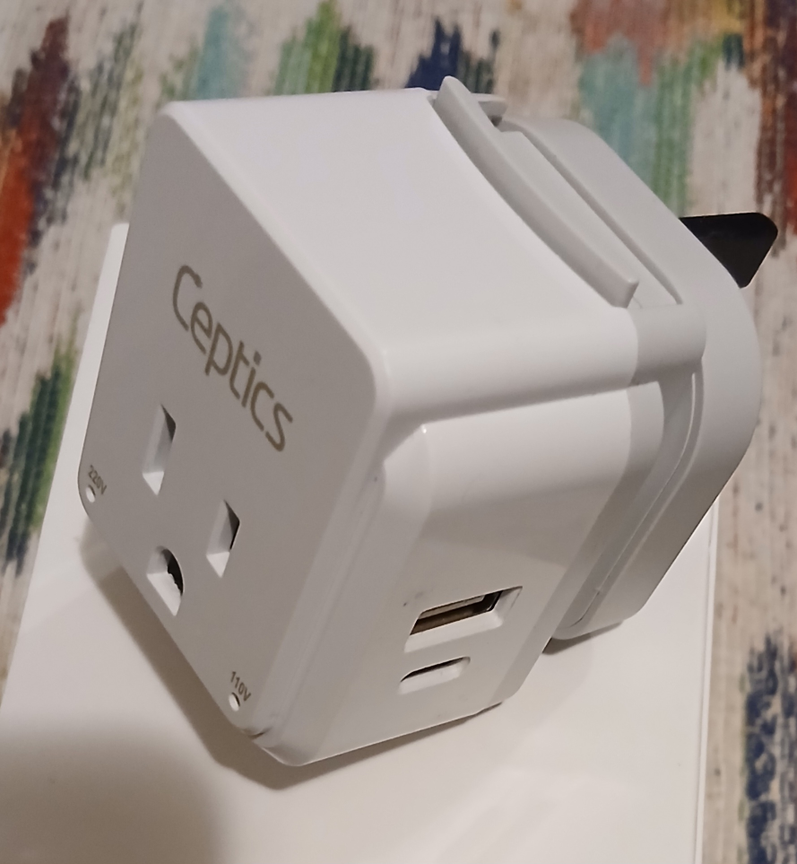Ceptics Universal Travel Adapter with 2 USB Ports - photo 2