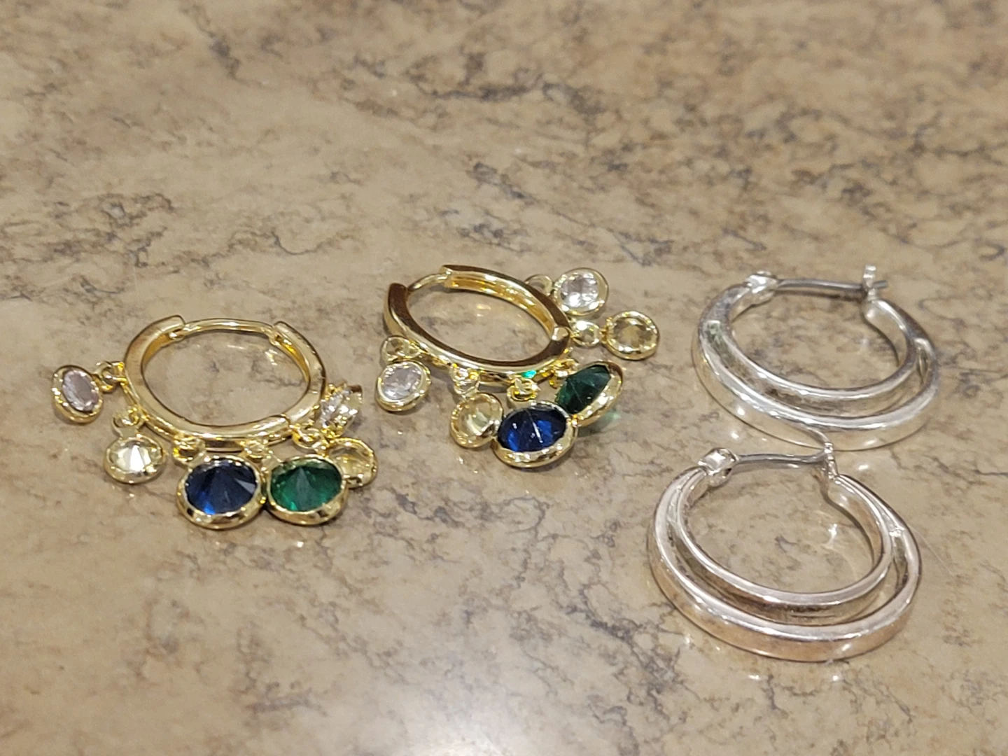 2 pairs of fashion Earrings