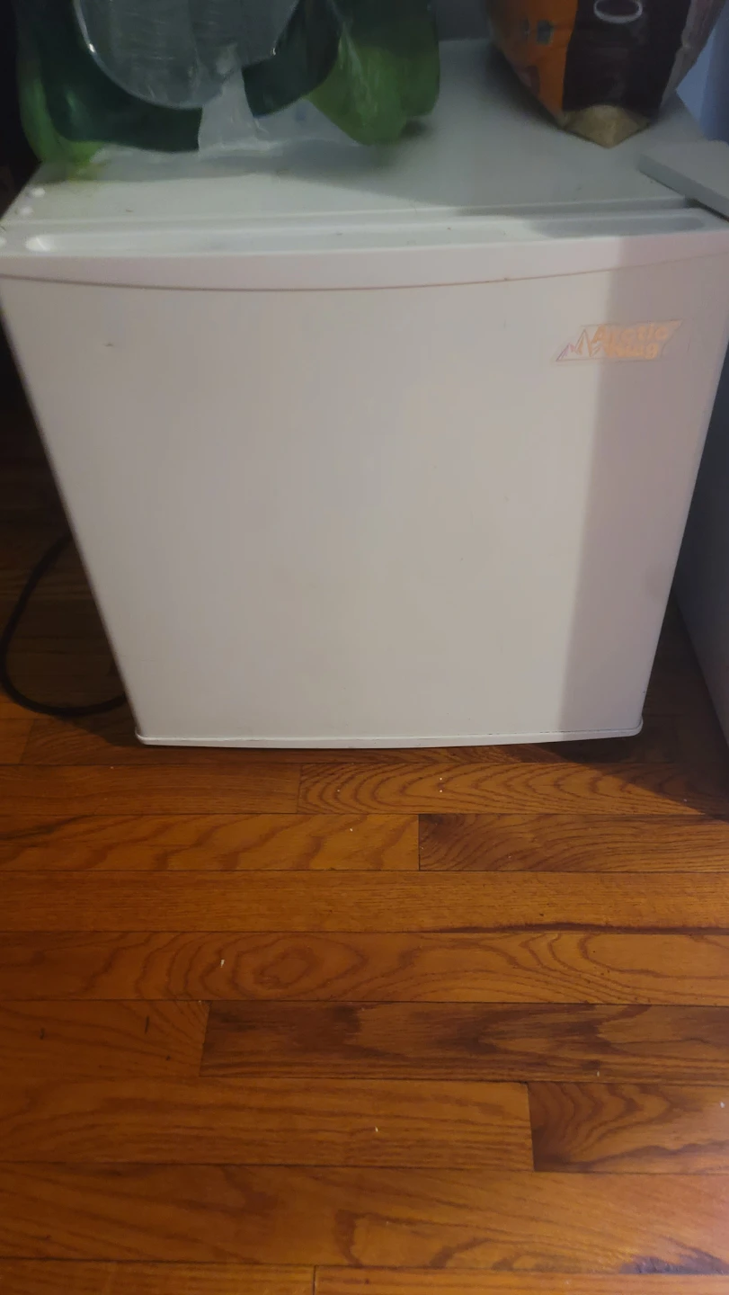 Arctic King Mini Fridge - photo 3