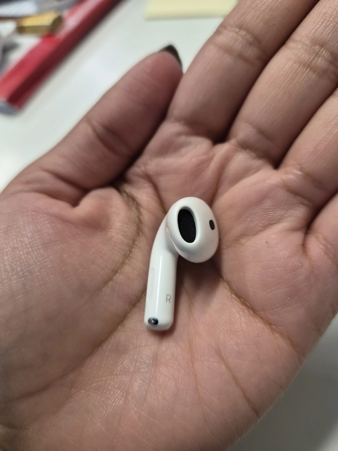 Apple AirPods 4 Charging Case & Earbud 🥕 - photo 2