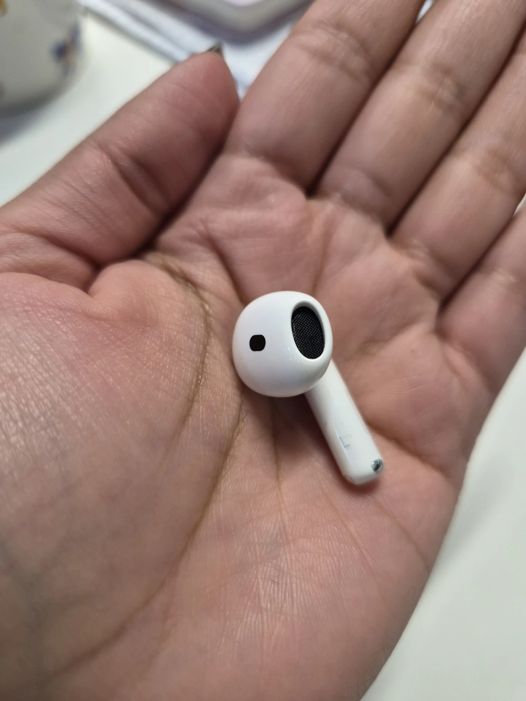 Apple AirPods 4 Charging Case & Earbud 🥕 - photo 3