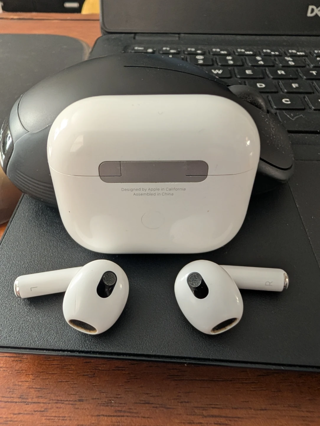 Apple AirPods Pro (2nd Gen) - photo 4