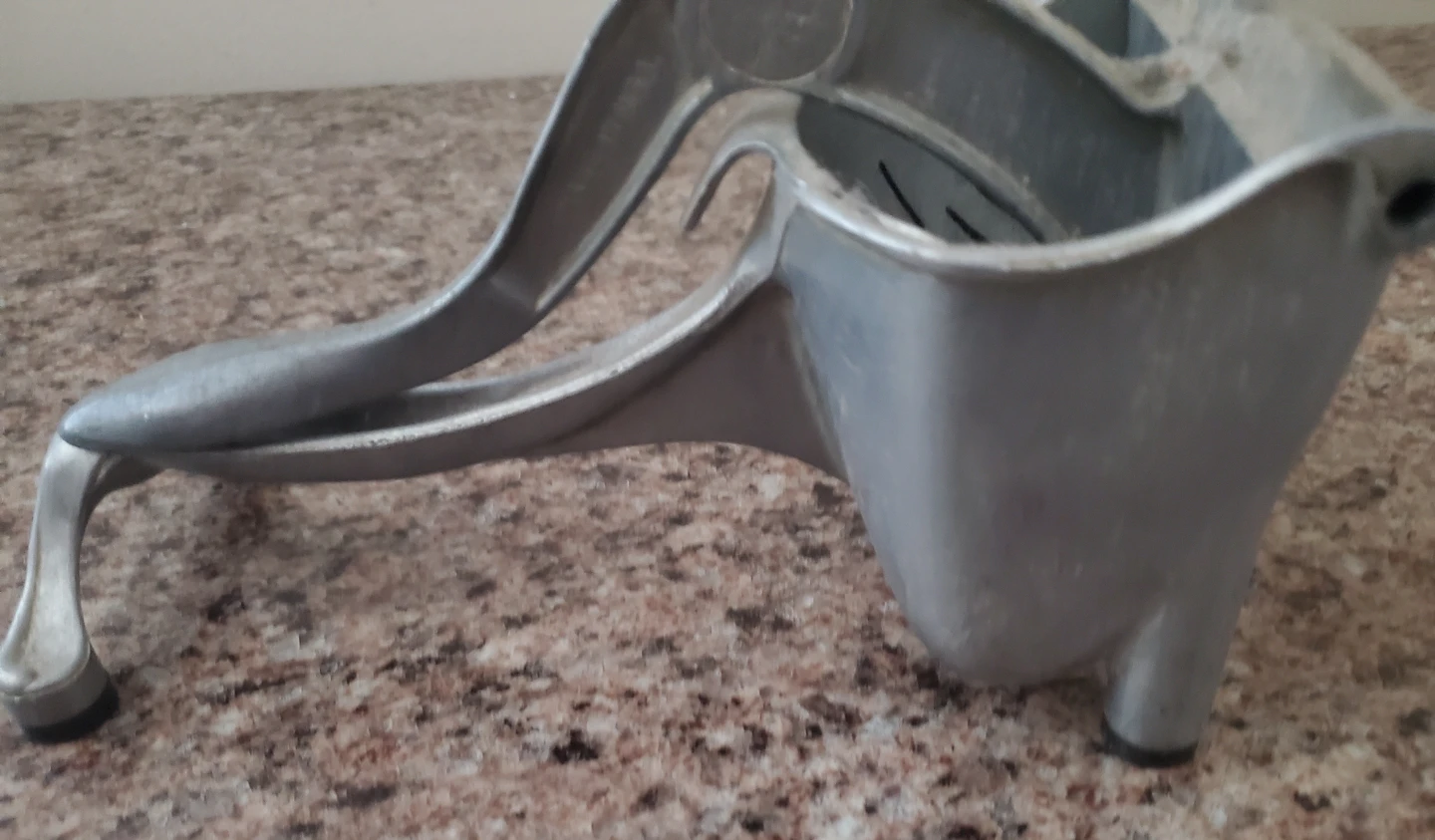 Wear-Ever Aluminum Citrus Juicer