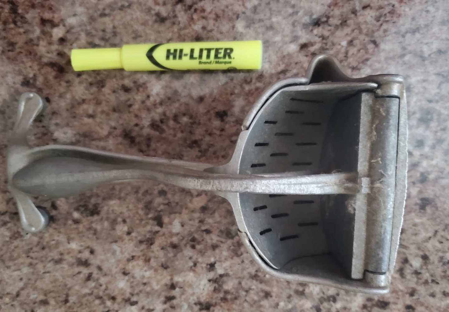 Wear-Ever Aluminum Citrus Juicer - photo 2