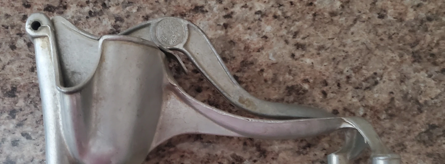 Wear-Ever Aluminum Citrus Juicer - photo 3