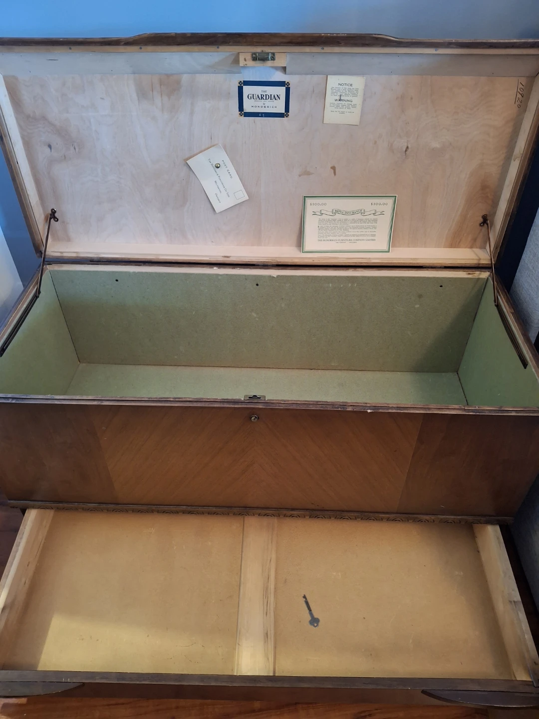 The Guardian by Hunderich Cedar Chest - photo 2