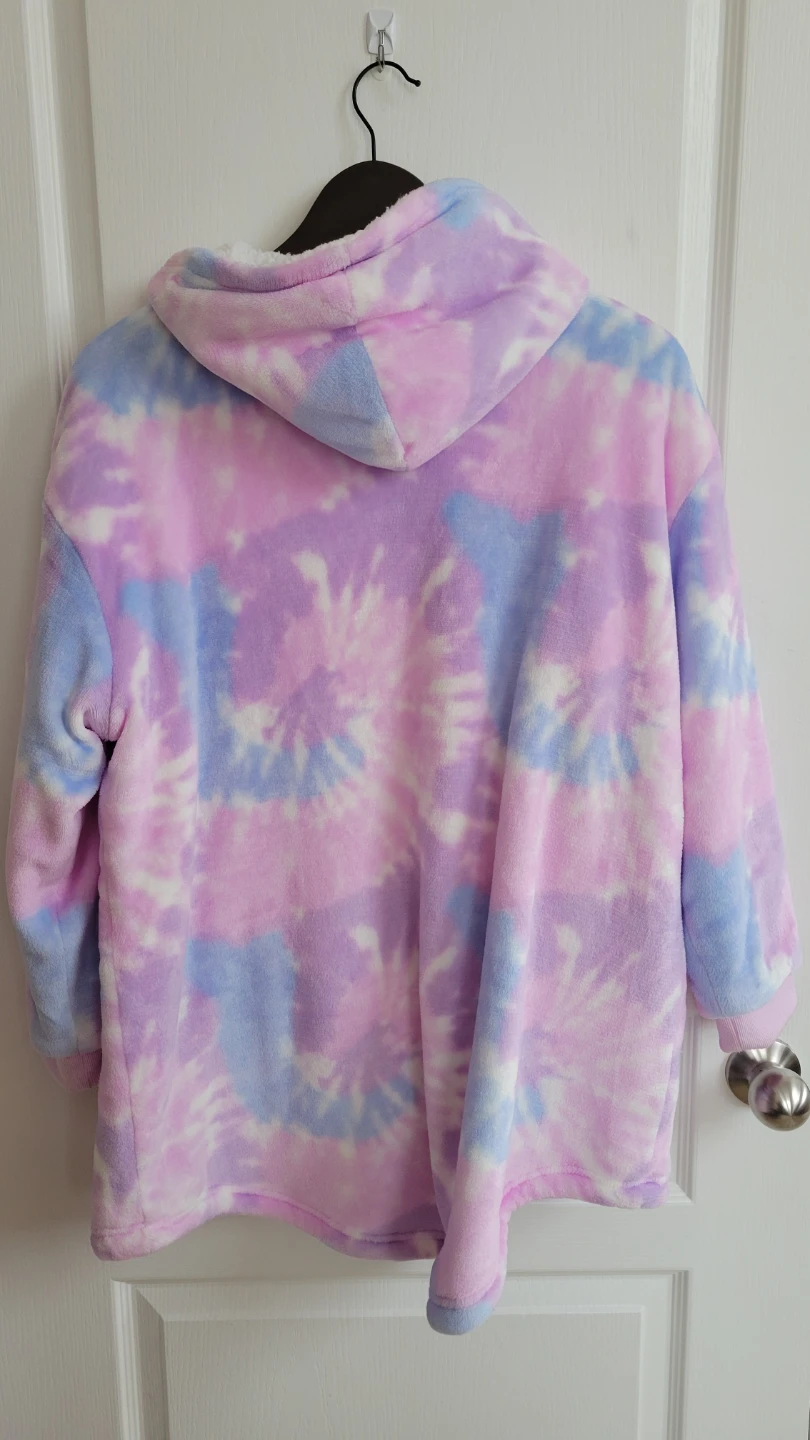 Tie-Dye Fleece Hoodie Blanket - photo 3