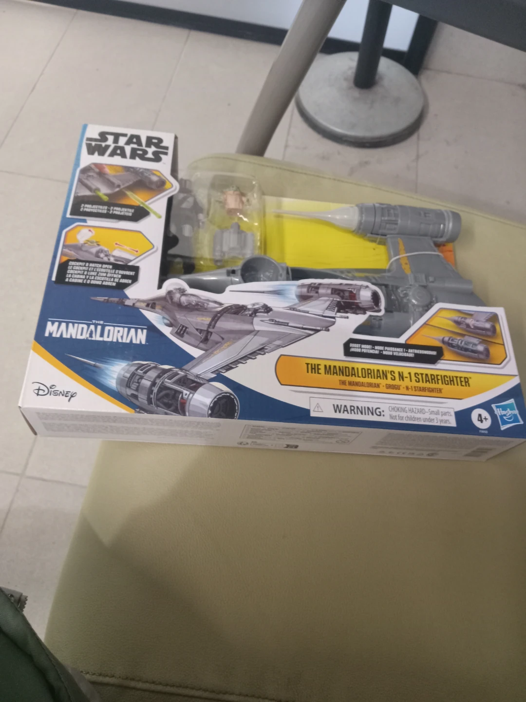 Star Wars The Mandalorian's N-1 Starfighter Toy with Figures