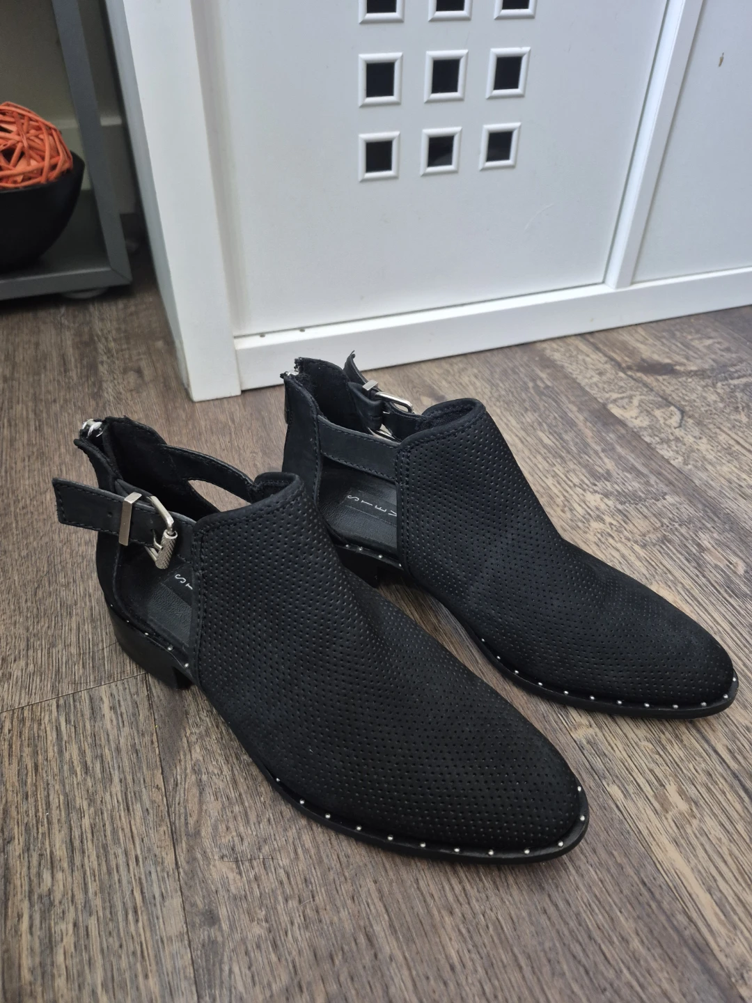 Women Booties Size 6.5 - photo 2