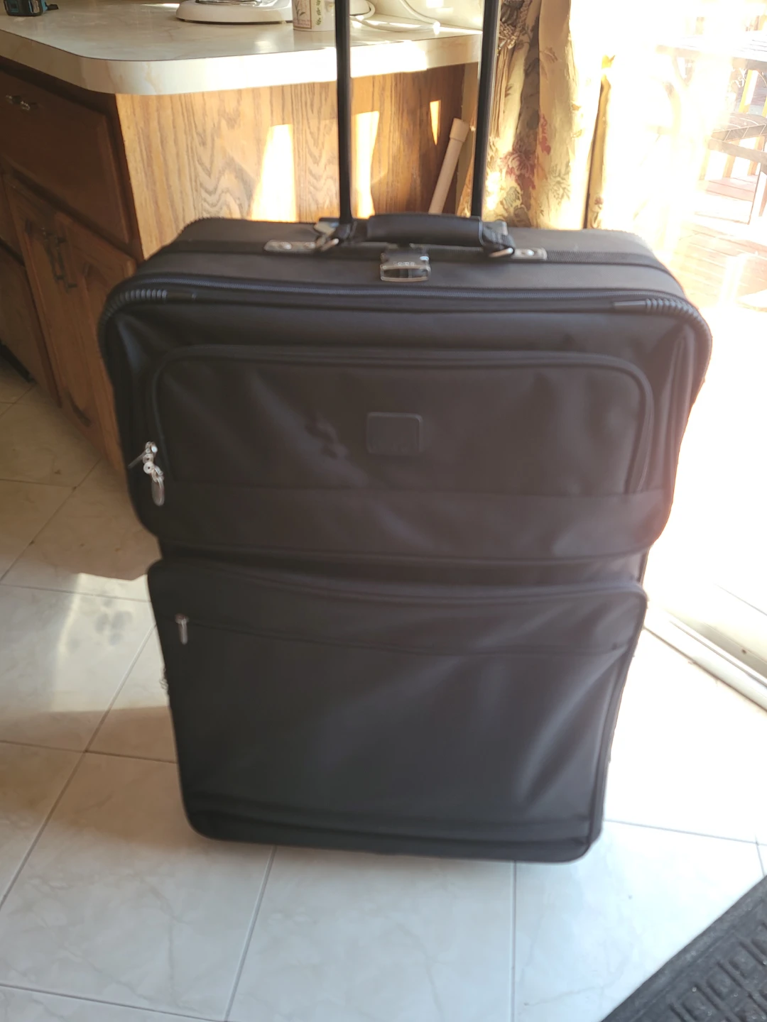 1 Dakota Black Rolling Suitcase