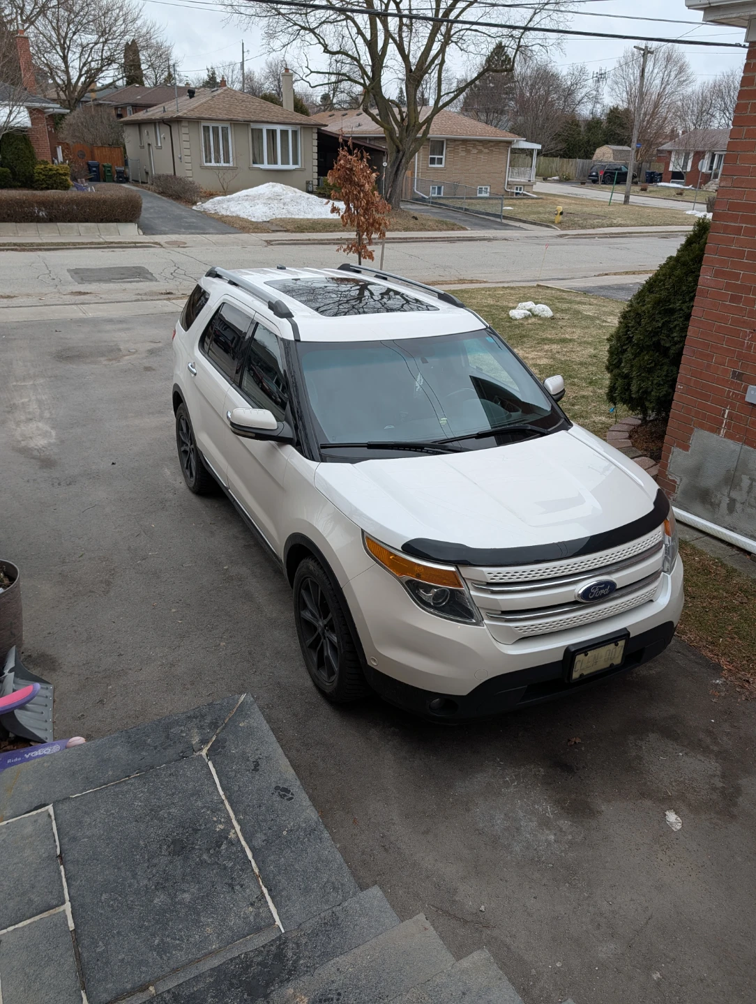 2012 White Ford Explorer Limited SUV