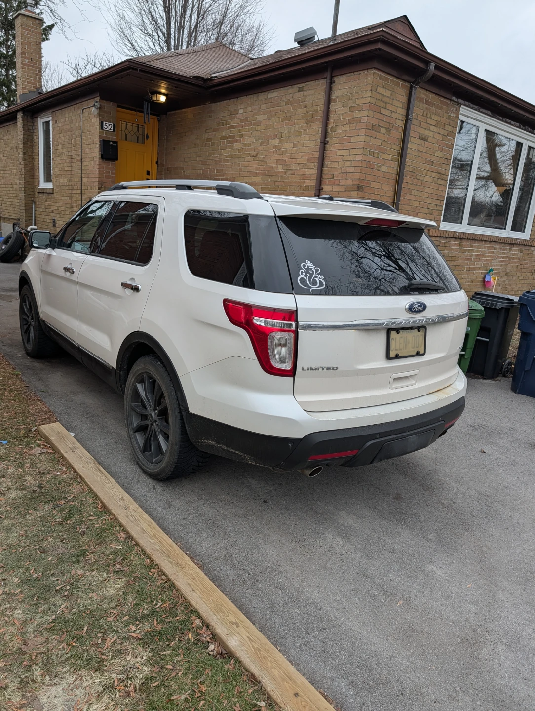 2012 White Ford Explorer Limited SUV - photo 2