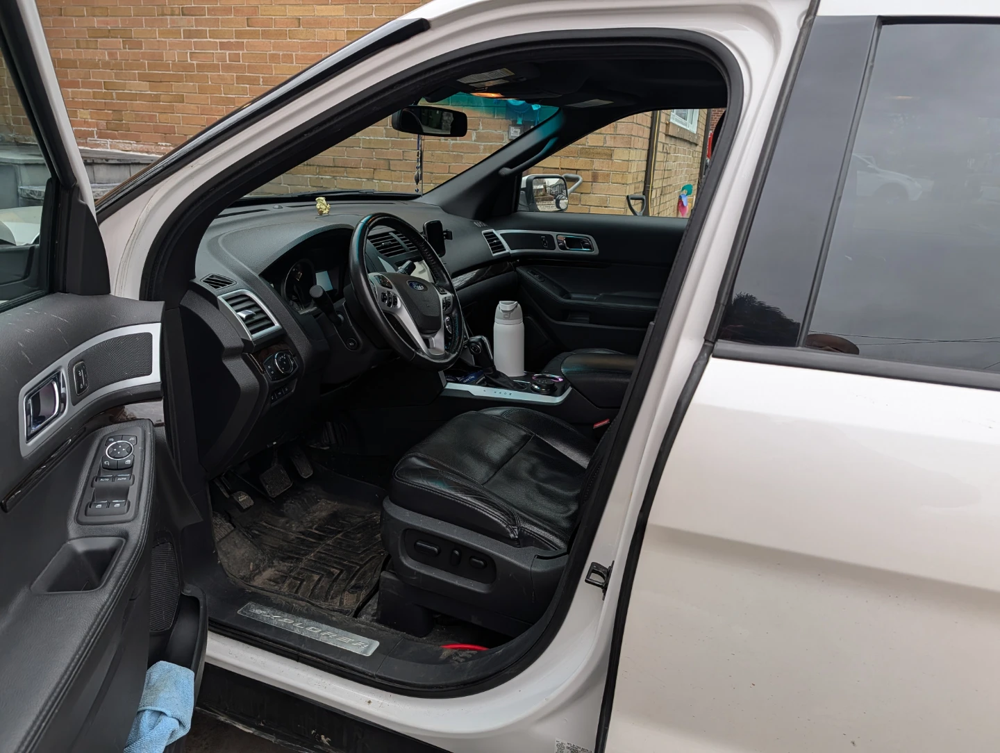 2012 White Ford Explorer Limited SUV - photo 4