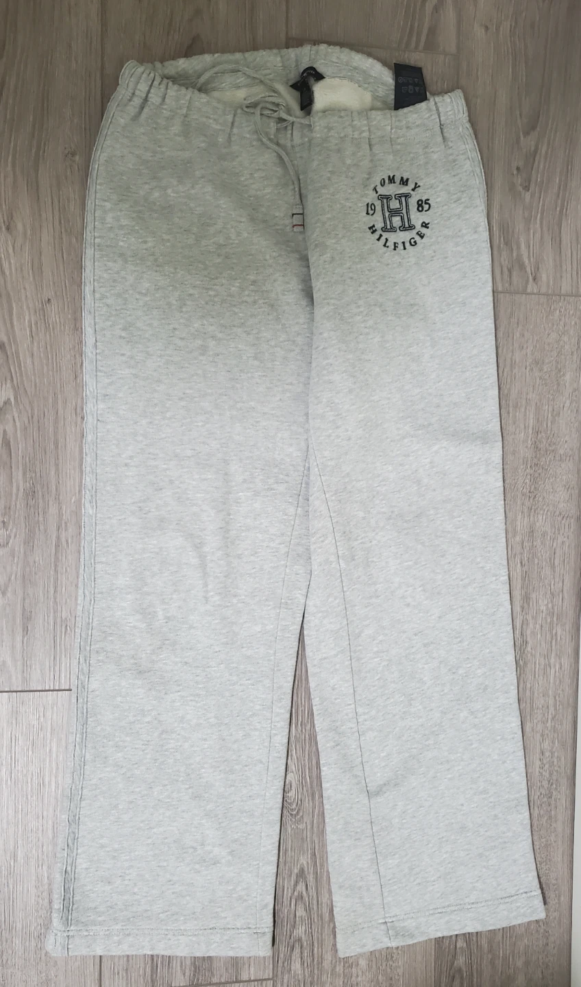Tommy Hilfiger Tracksuit  Hoodie & Sweatpants Set - Size S/P - photo 4