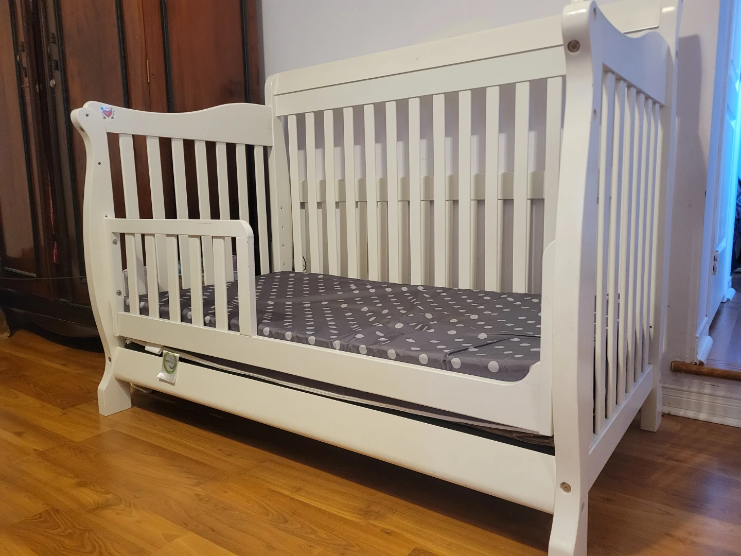 2x White Convertible Cribs - photo 3