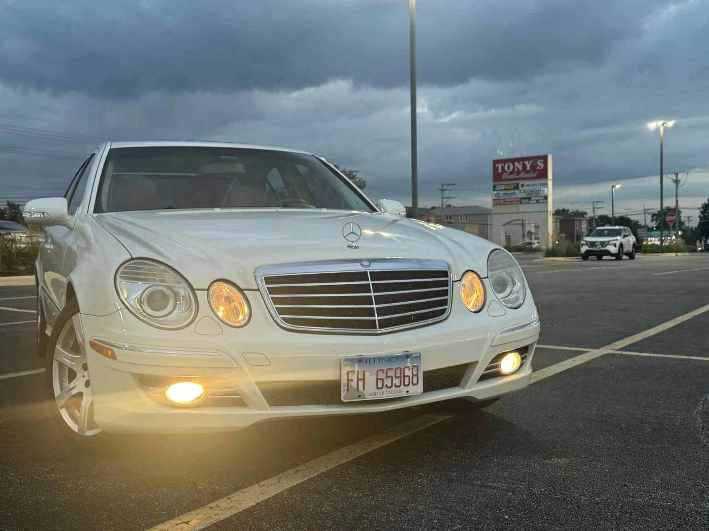 White Mercedes-Benz E350