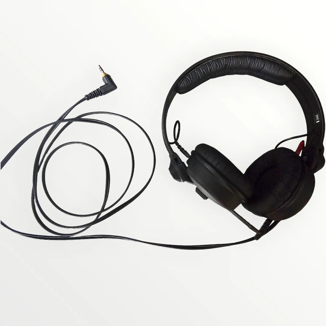 Sennheiser Headphones with Carrying Pouch and Extra Ear Pads - photo 2