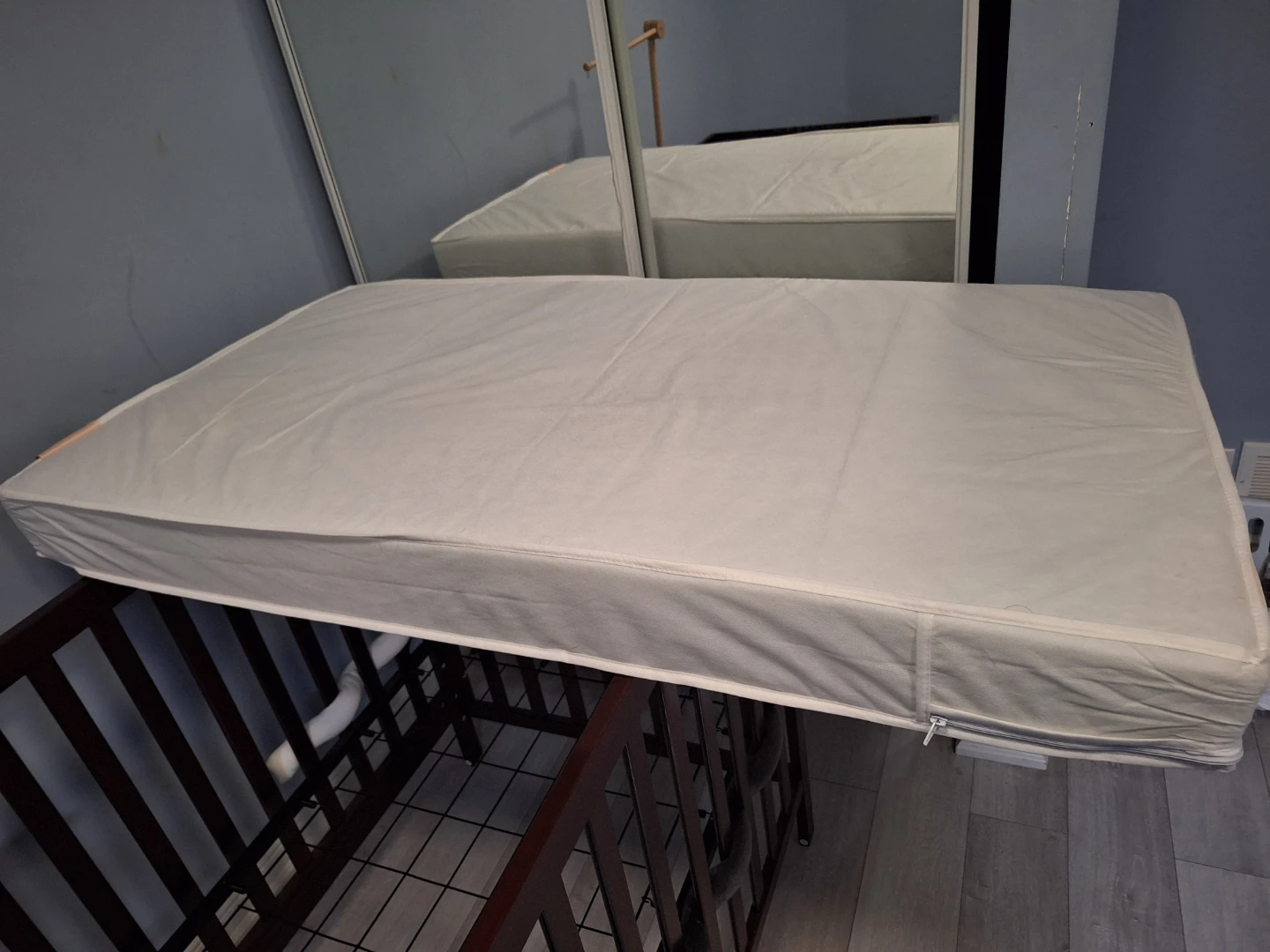 Baby Crib and Mattress - photo 4