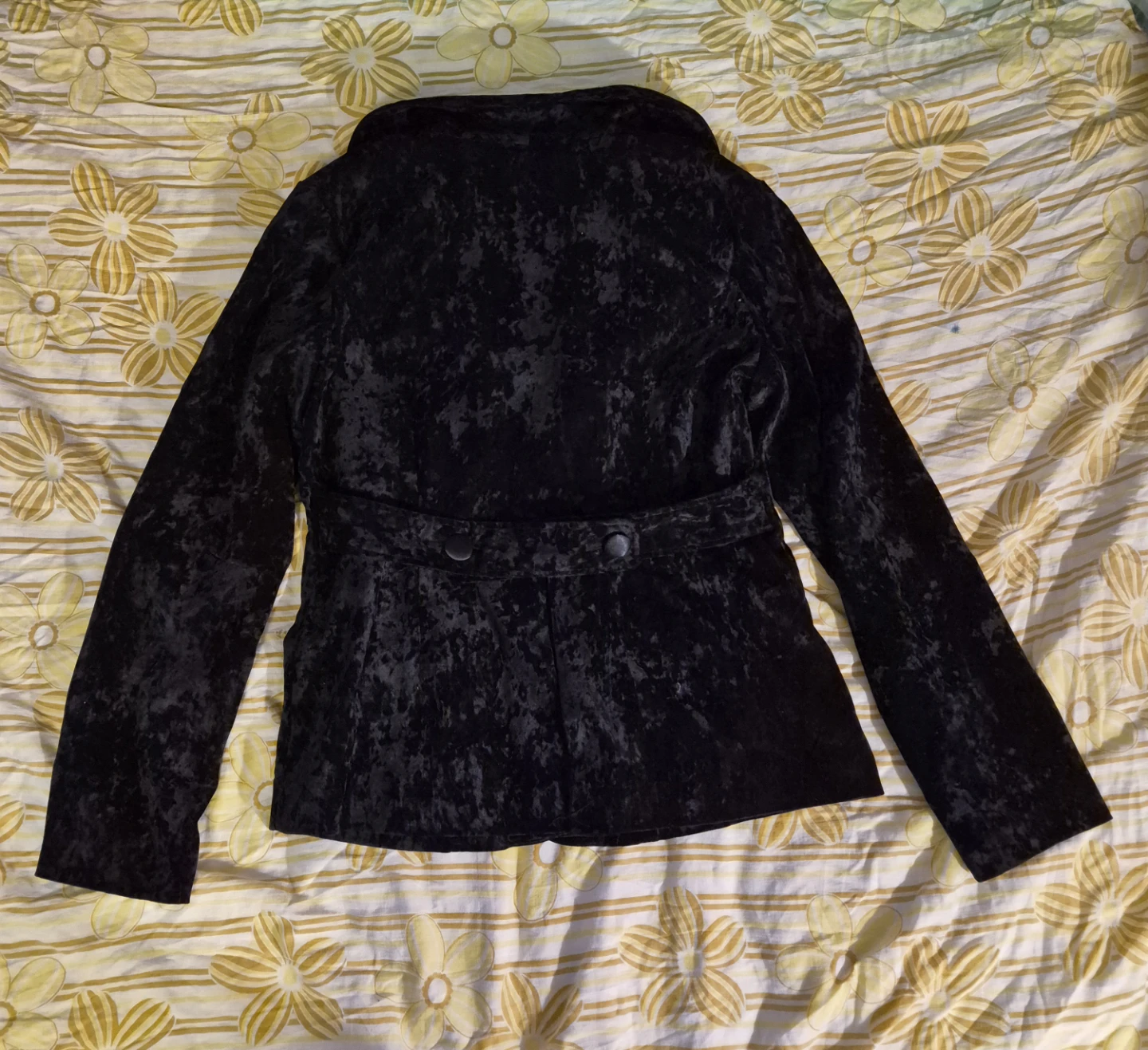 Black velvet blazer with button front and cinched waist - photo 2