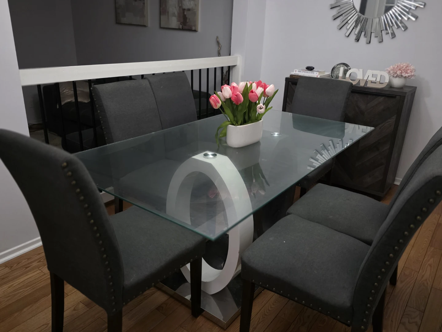 A glass dinning table with 6 chairs for sale. - photo 3
