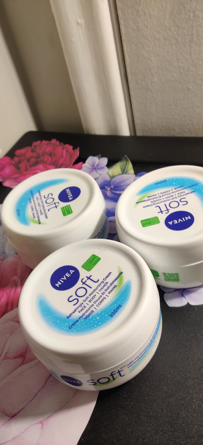 NIVEA Soft Refreshingly Soft Moisturizing Cream 200mlx 3