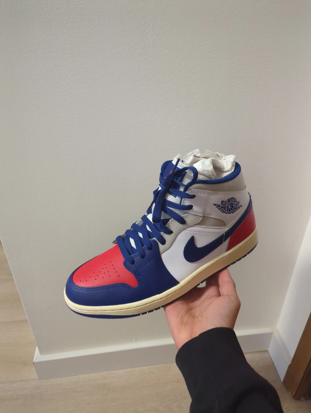 (BRAND NEW IN BOX) Jordan 1 Mid SE Royal Blue - photo 2