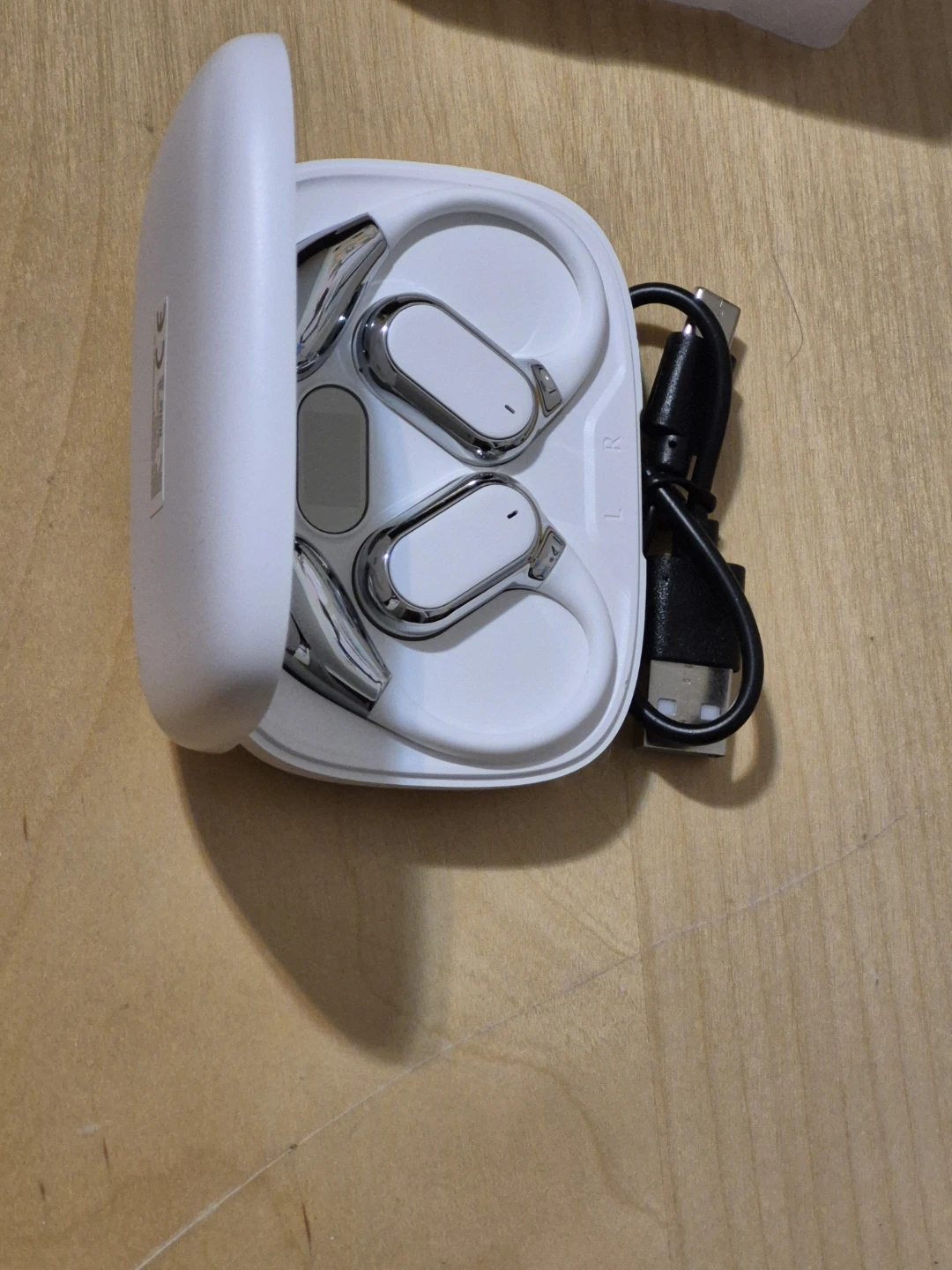 BNIB)AI translator wireless Airbuds Colour White - photo 2