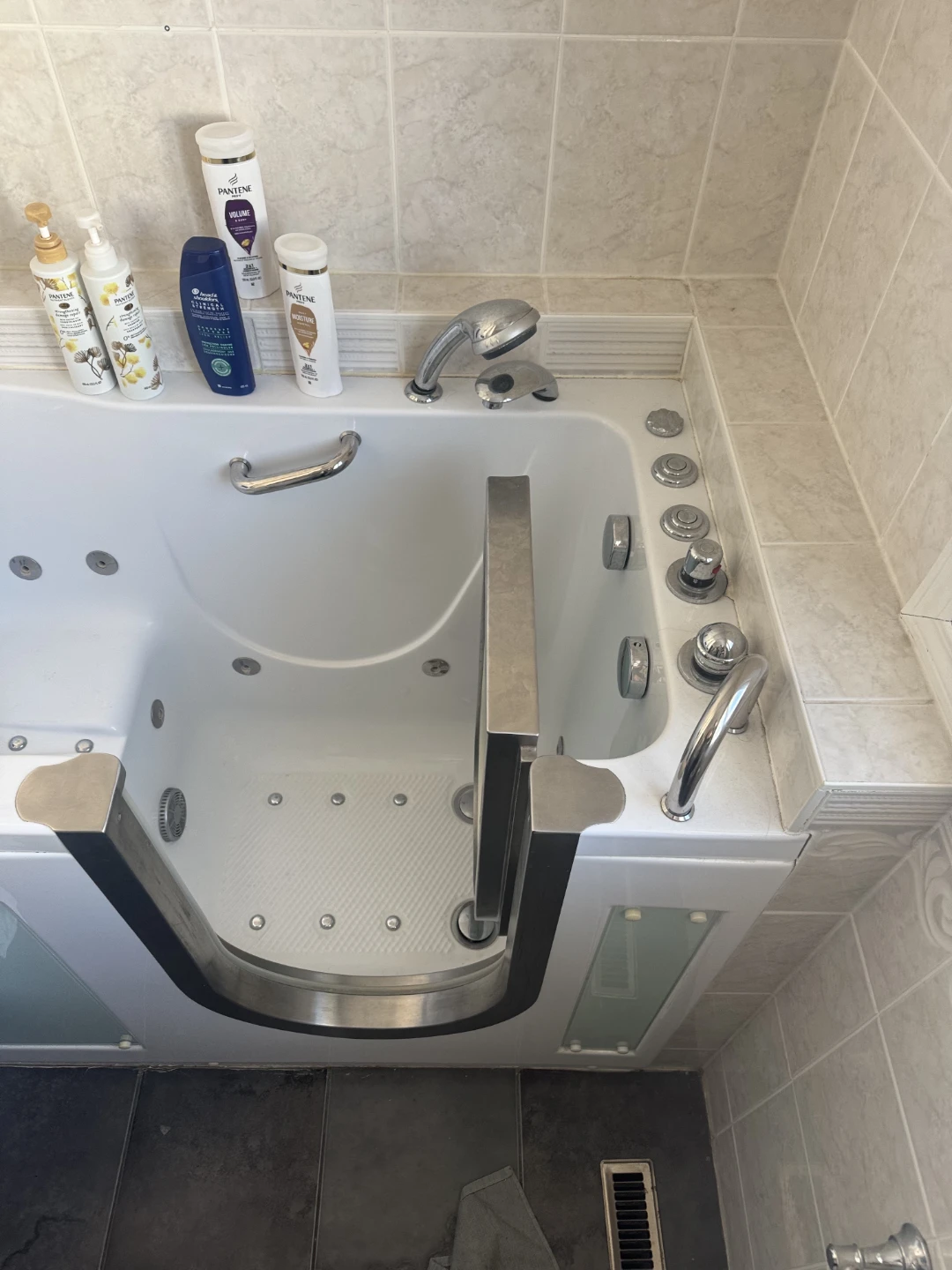 Walk-in Bathtub - photo 4