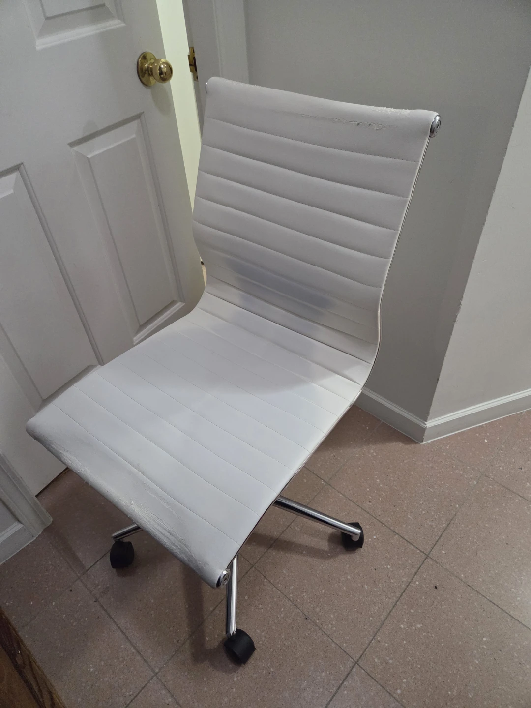 White Ribbed Office Chair