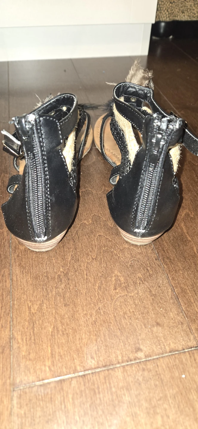 Top Moda Black Gladiator Sandals with Feathers - photo 2