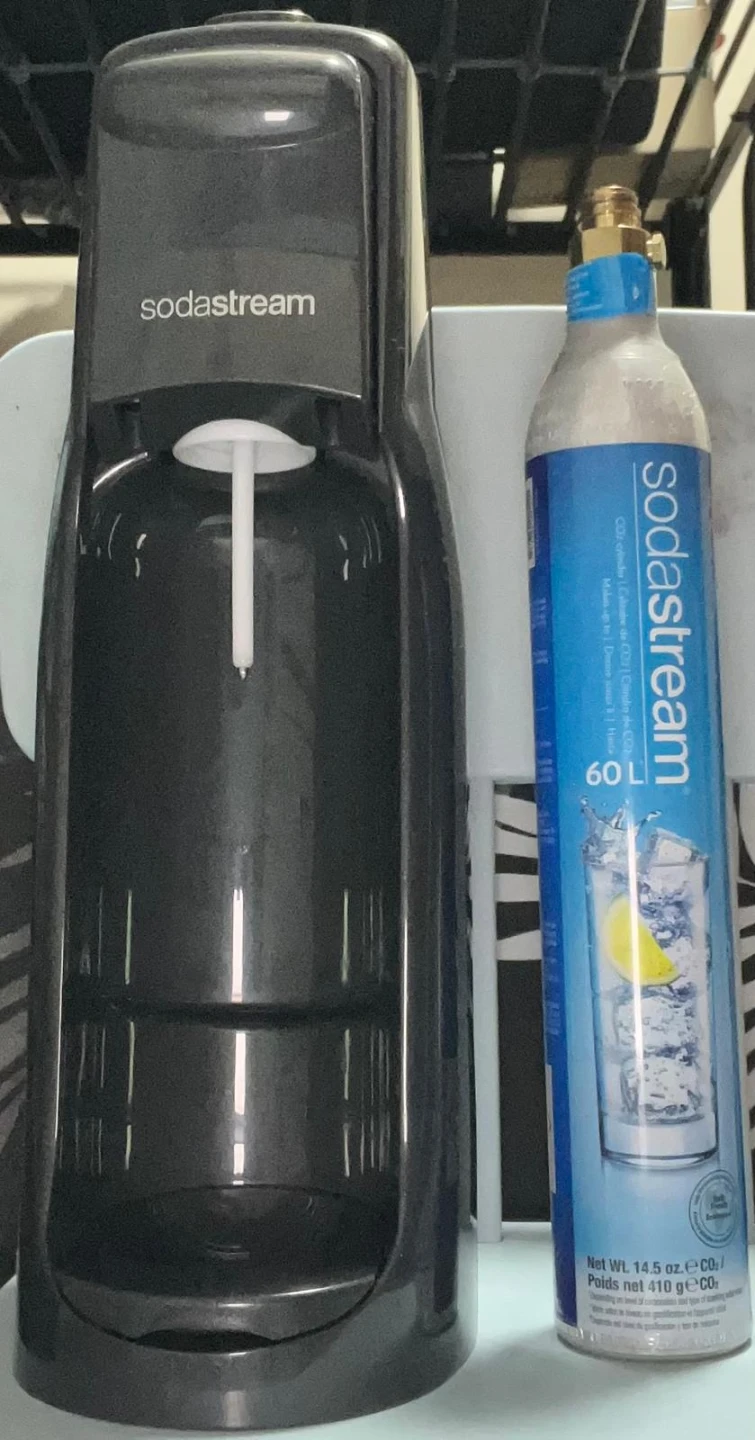 SodaStream Sparkling Water Maker with CO2 Canister - photo 2