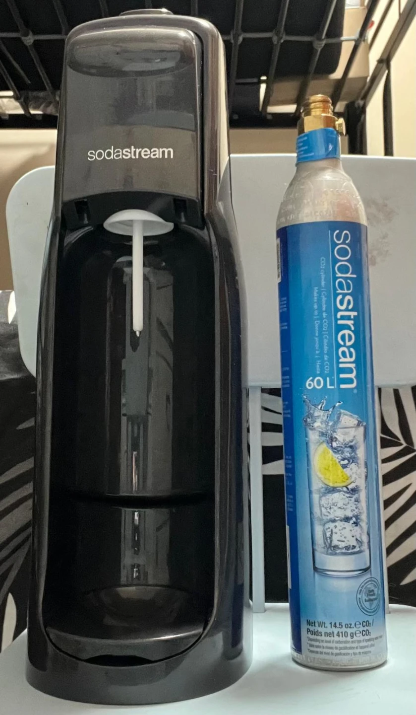SodaStream Sparkling Water Maker with CO2 Canister - photo 3