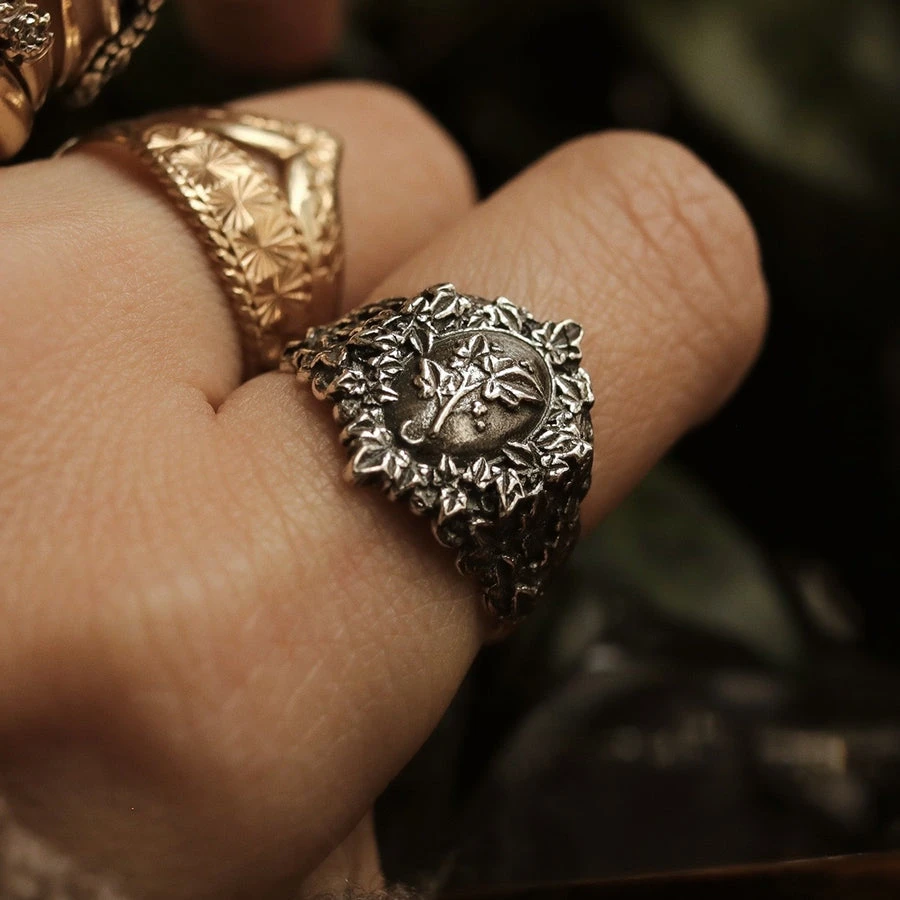 Sterling Silver Ivy Shield Ring (Size 6) - photo 2