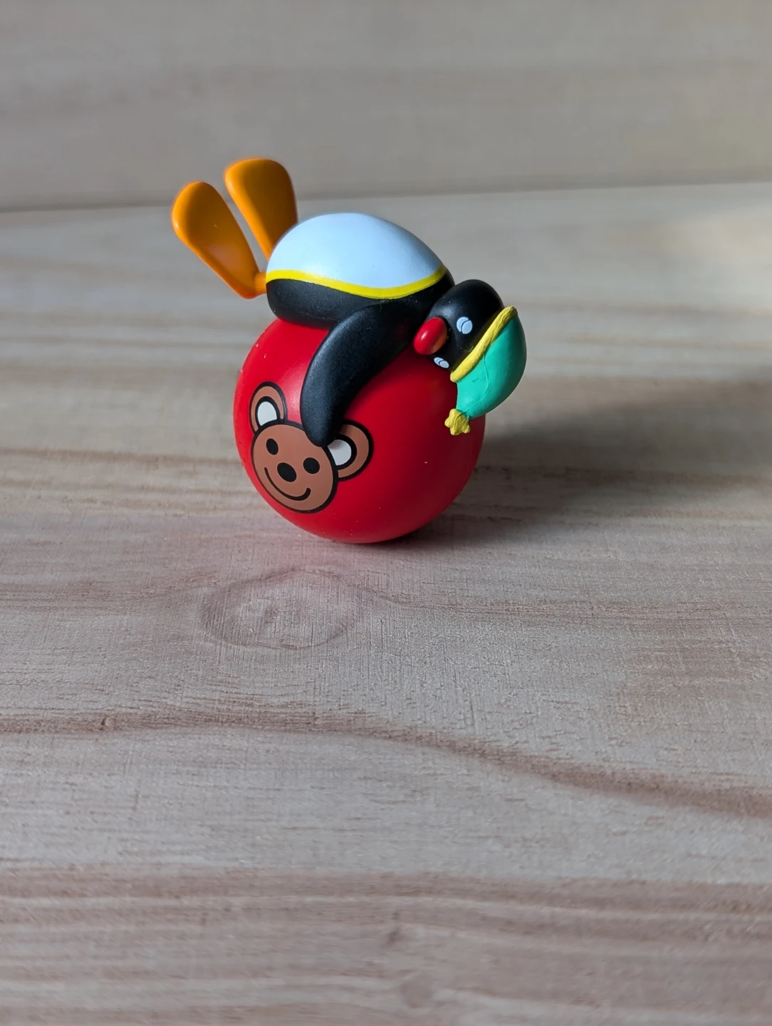 (new) Pingu figurine, Pingu sleeping on red ball