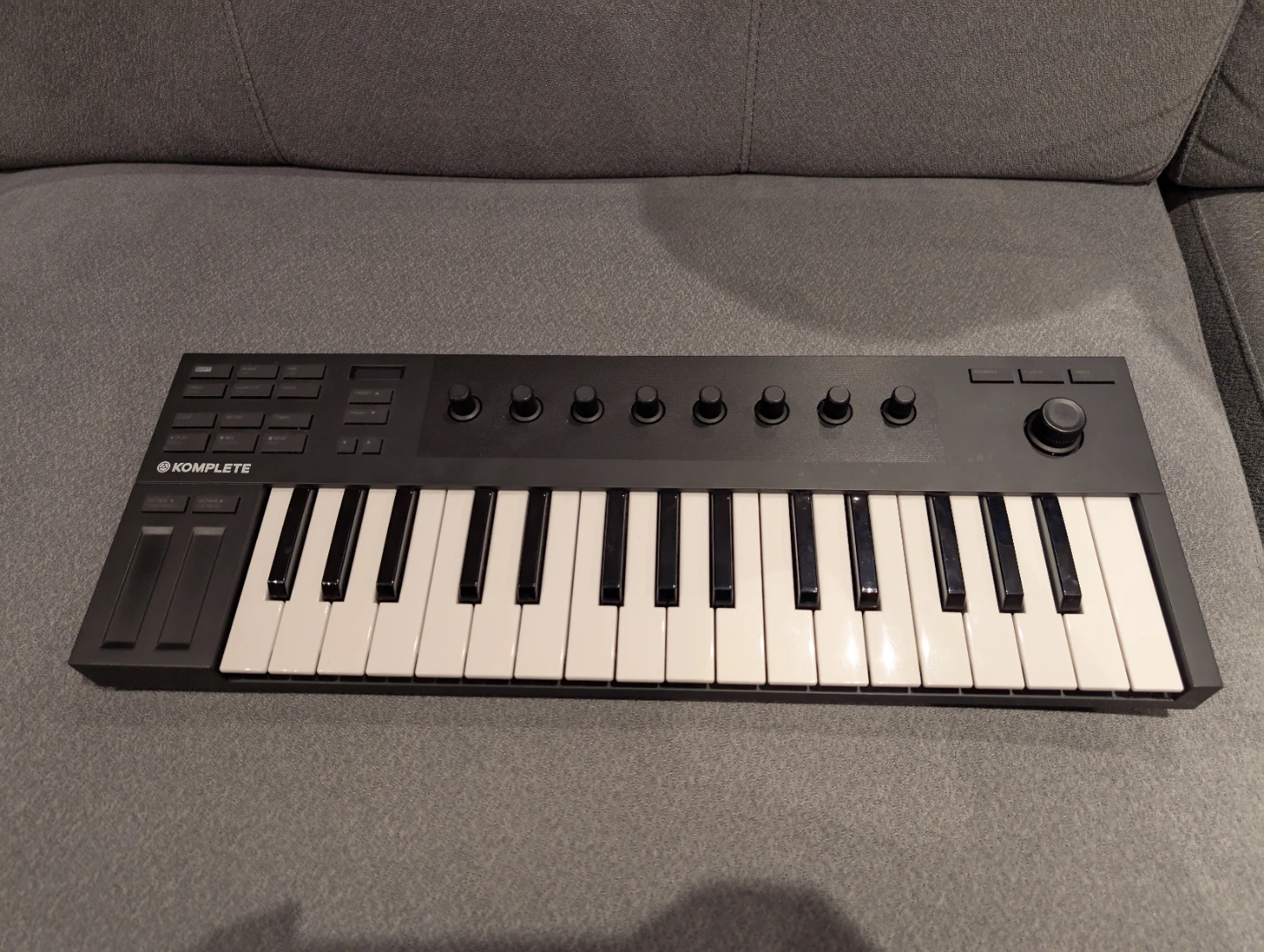 Native Instruments Komplete Kontrol m32 MIDI Keyboard