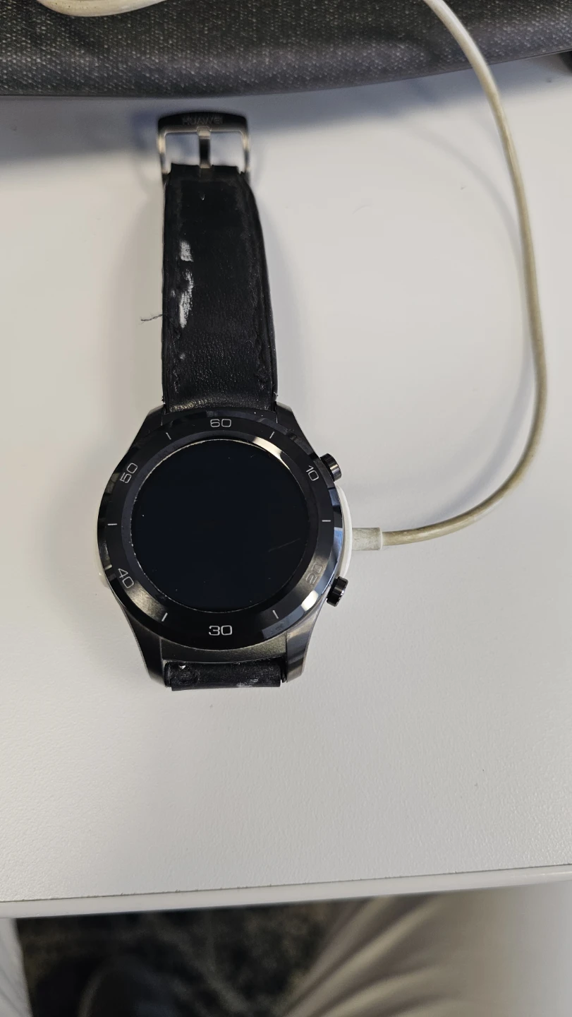 Huawei Smartwatch with Charger - photo 4