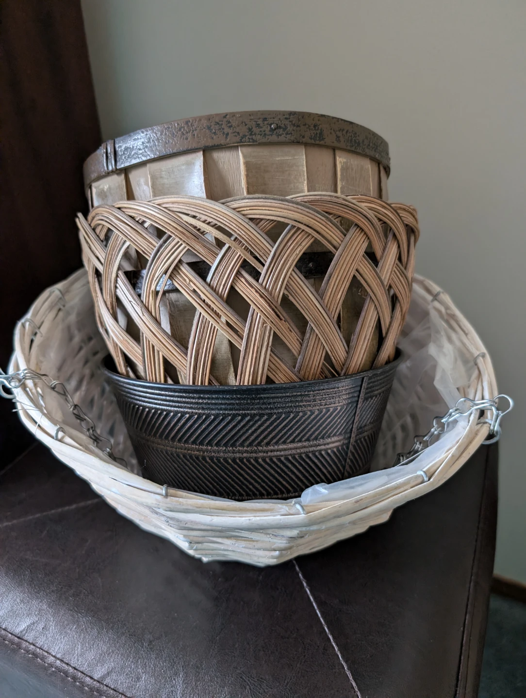 Assorted Decorative Plant Basket/ Pots 🥕