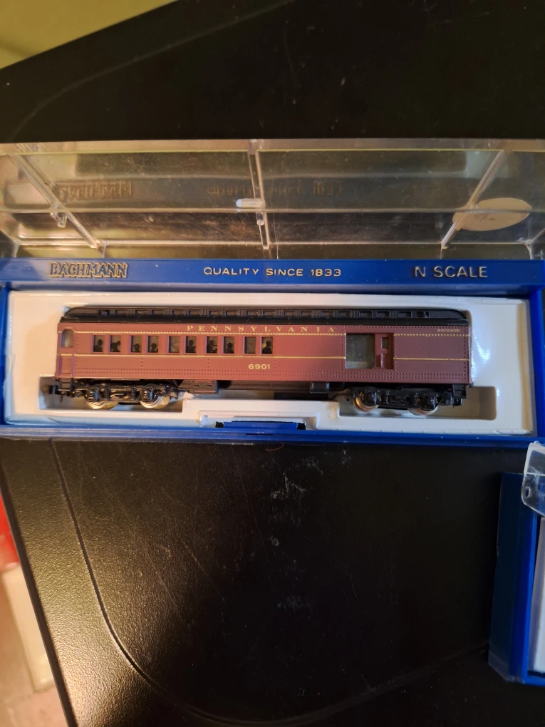 Two N  Scale Model Pennsylvania Passenger Train Cars - photo 2