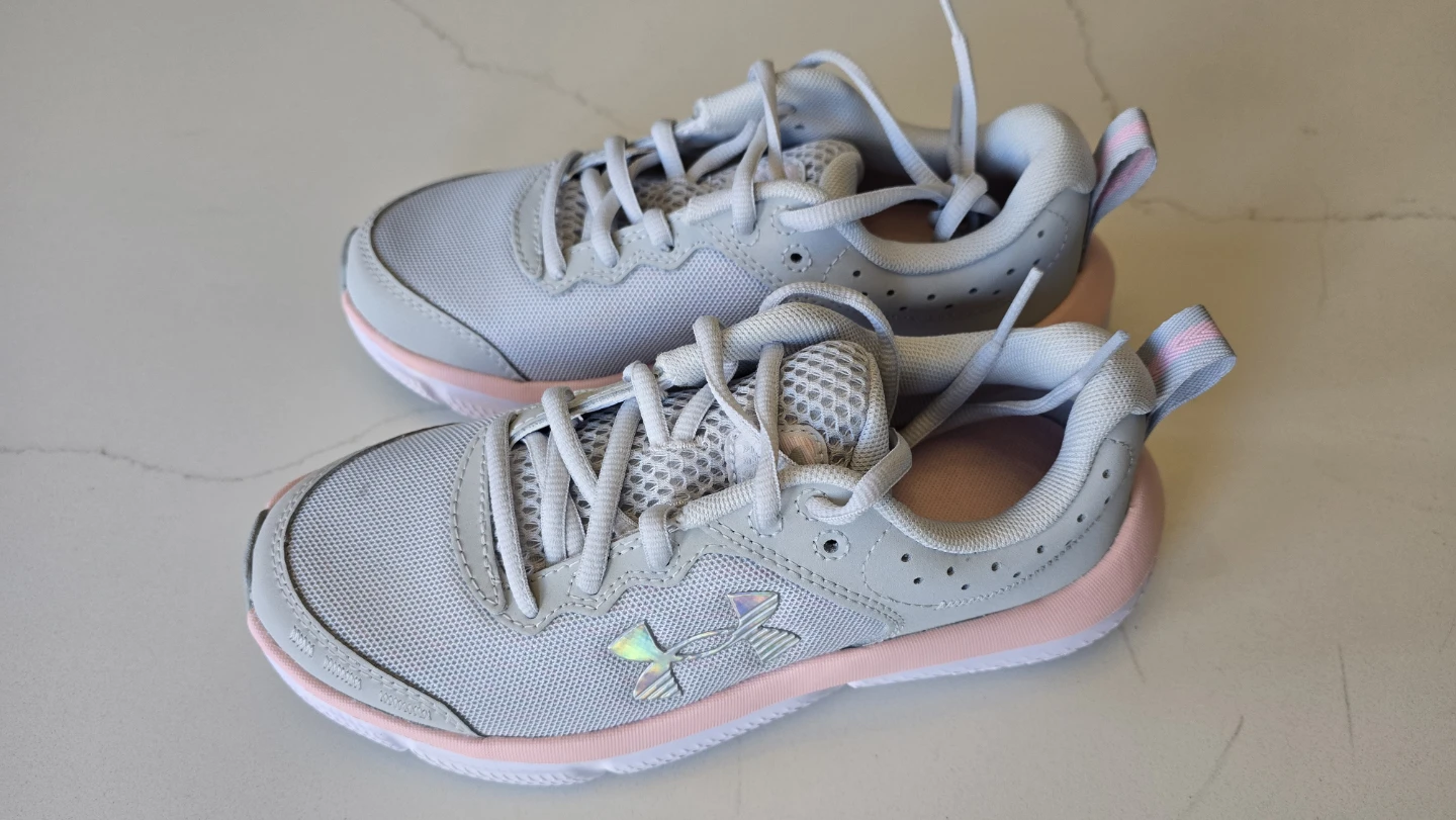 NEW Under Armour Grey/Pink Running Shoes Youth 3.5Y