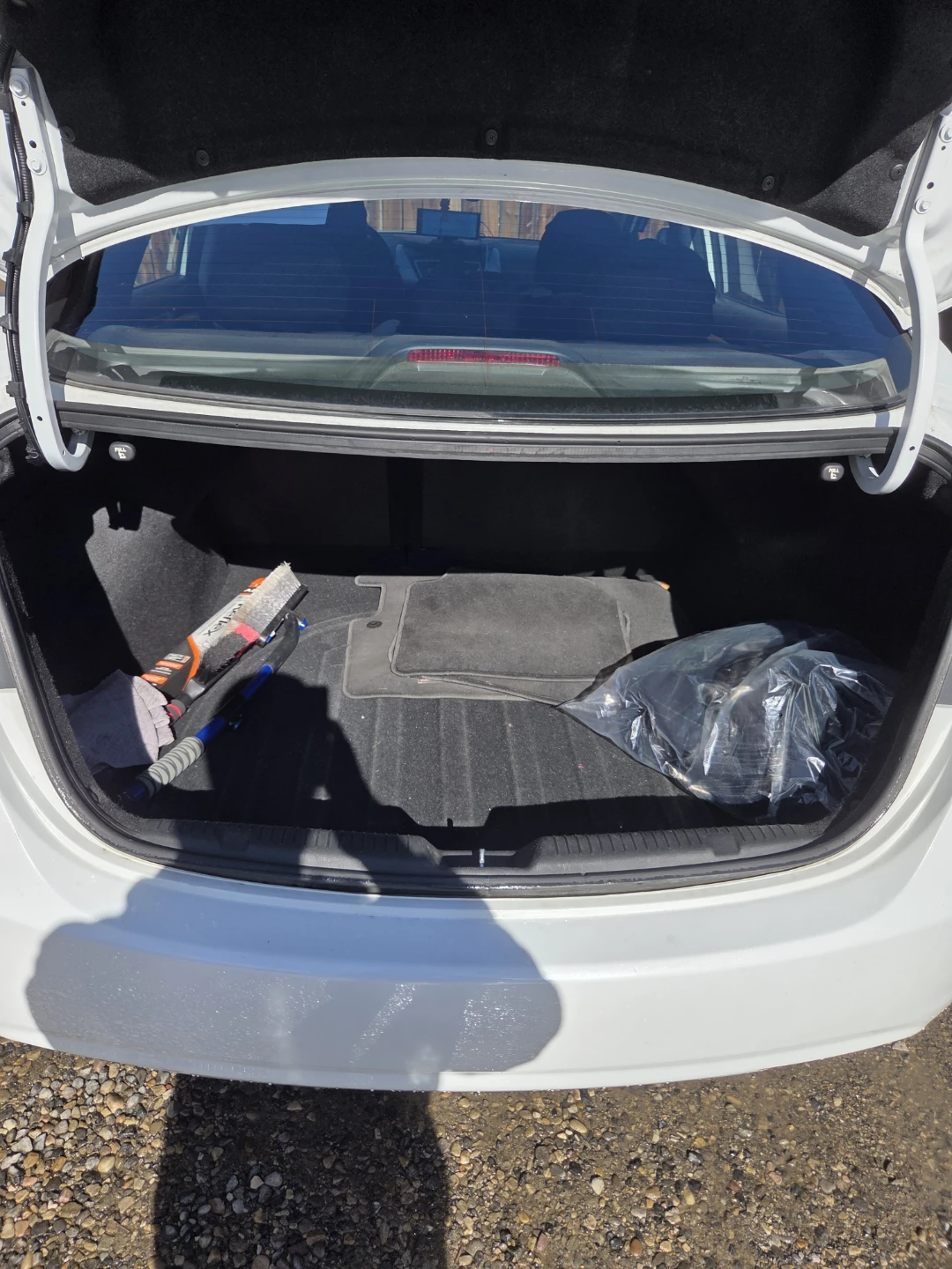 White Hyundai Elantra - photo 2