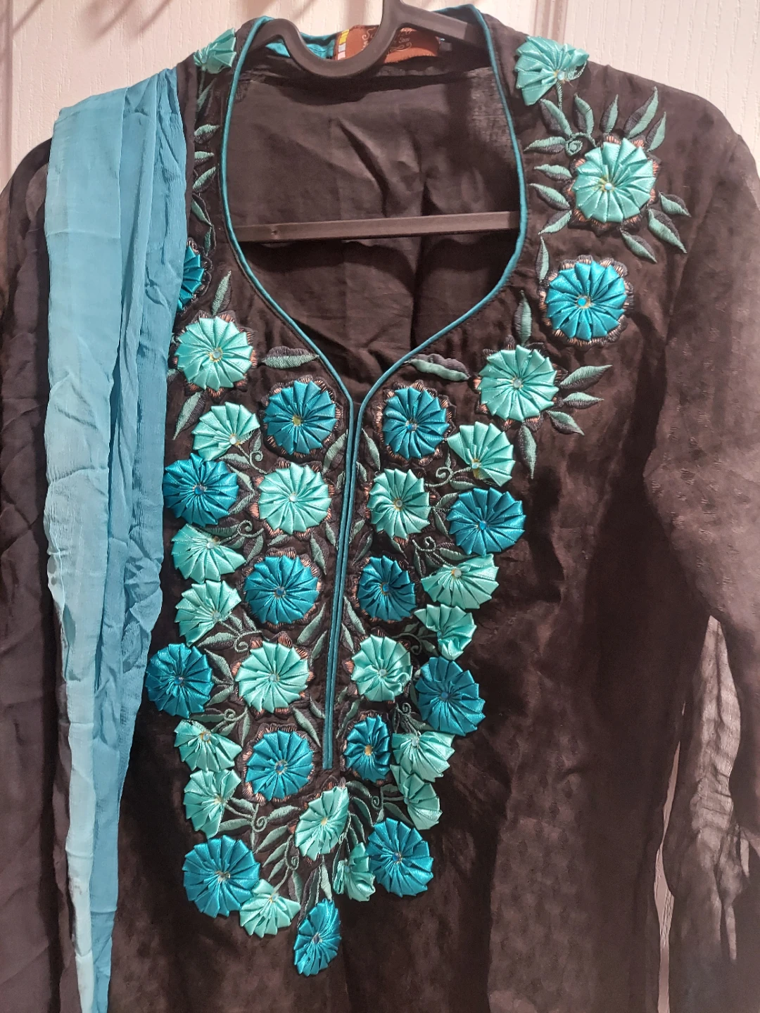 Black Embroidered Kurti with Blue Scarf - photo 3