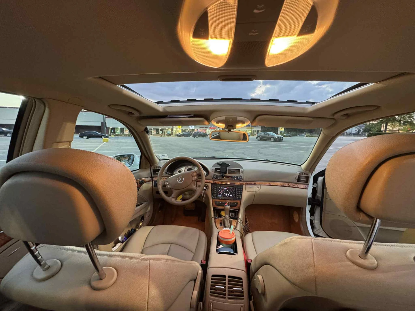 White Mercedes-Benz E350 - photo 4
